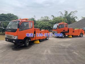 廣西公路管理局程站長與我司共同努力，開發(fā)出了一款GQ-1800E型自行式路面清掃機(jī)	